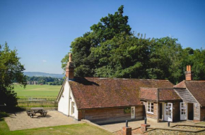 Гостиница Cowdray Lodge  Мидхерст